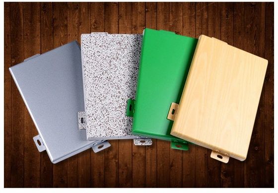 Zastosowany panel stały z wymaganiami technicznymi i stopem aluminium